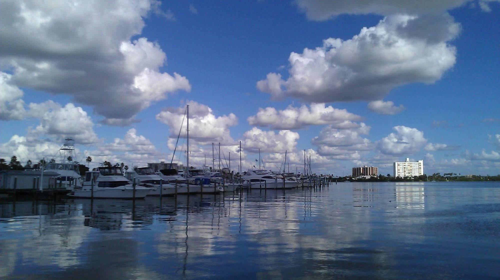 Sea Captain Clearwater Beach Exterior photo